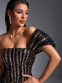 SD3200 Black & Gold Contrast 3D Shoulder Gown - 12/14 (L), Black image