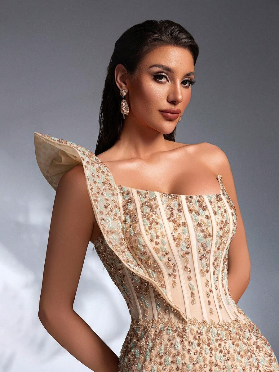 SD3189 Heavy Sequin Exaggerated Shoulder Mermaid Gown